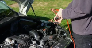 A mechanical Jumpstarts a car