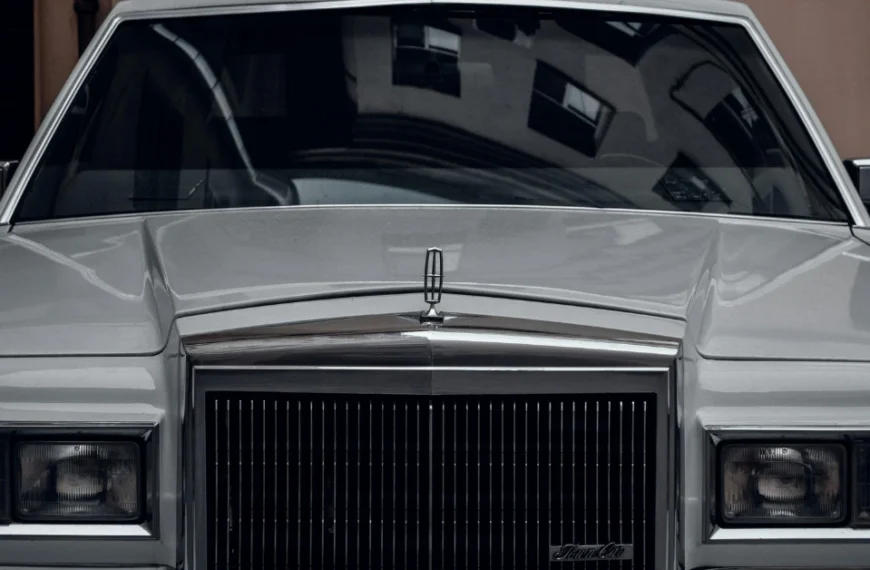 A white Lincoln MK2 photographed from the front