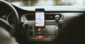 MagSafe Car Mount in a Car with an mounted Smartphone
