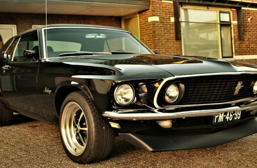 A 1960´s Mustang in Front of a Building